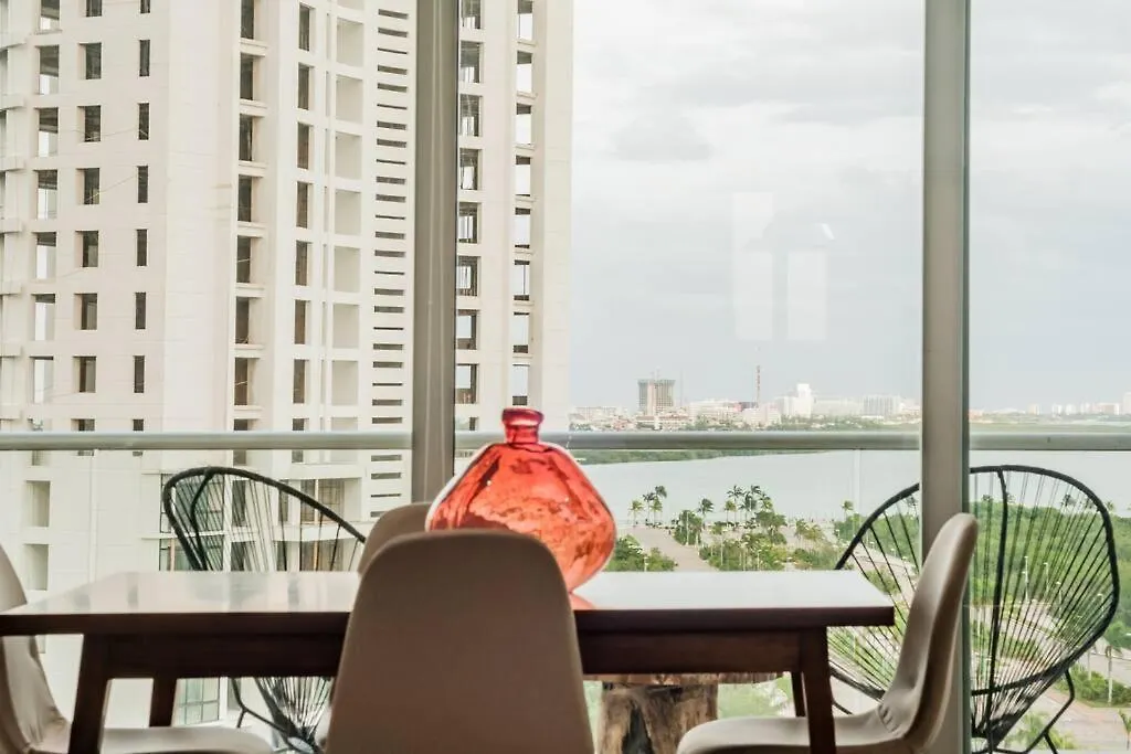 Stylish One Br Apt With Lagoon View In Dt Cancun Apartment