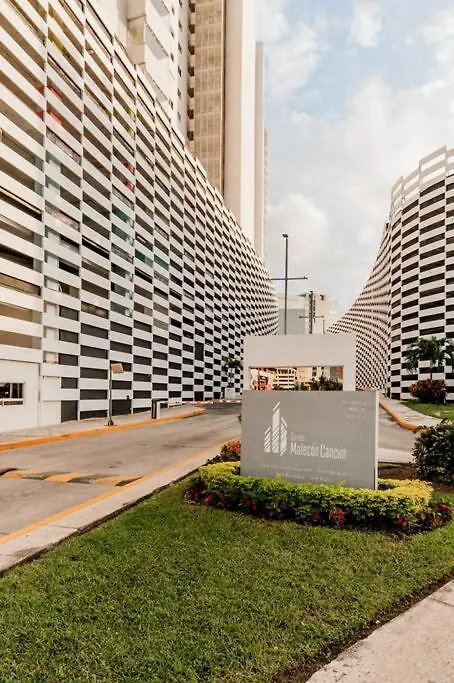 Stylish One Br Apt With Lagoon View In Dt Cancun Apartment